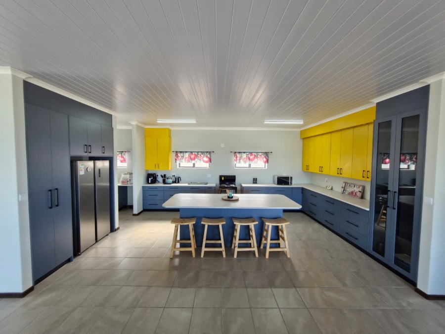 5 Bedroom Property for Sale in Stilbaai Oos Western Cape